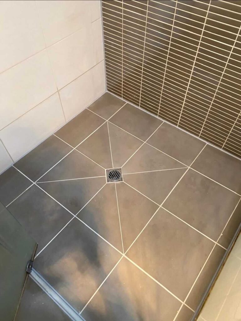 Bathroom Tile Cleaning
