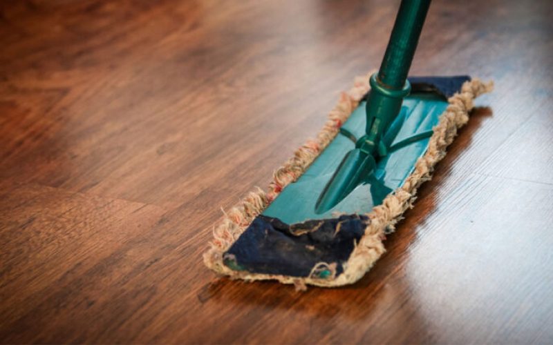 How-to-Clean-Vinyl-Floors-768x432-1